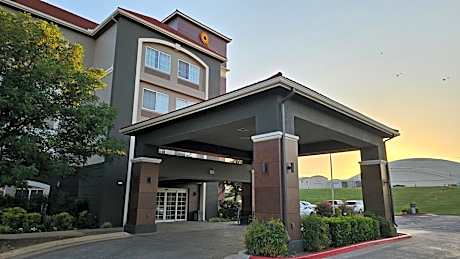 La Quinta Inn & Suites by Wyndham Lawton / Fort Sill