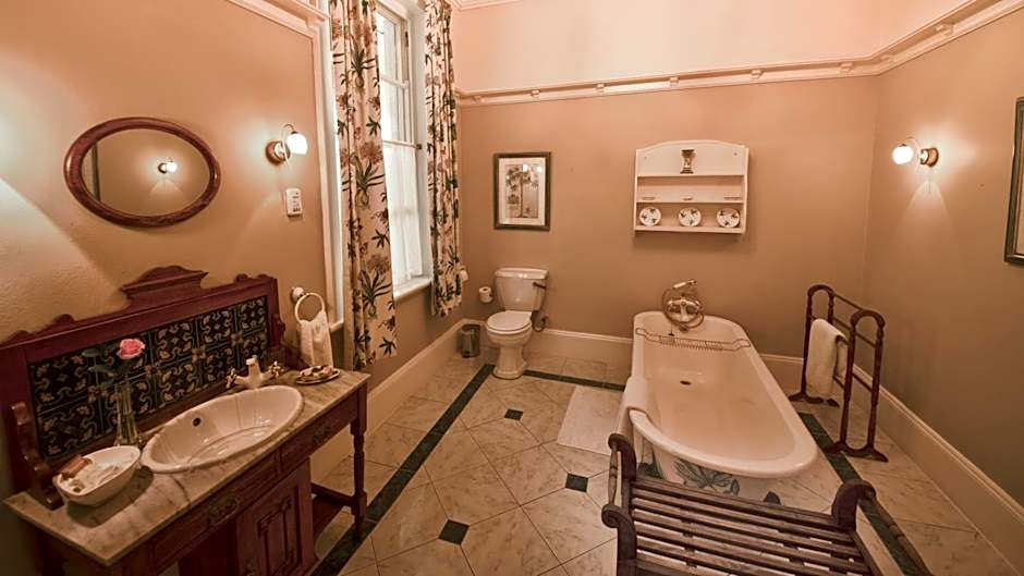Hacklewood Hill Country House