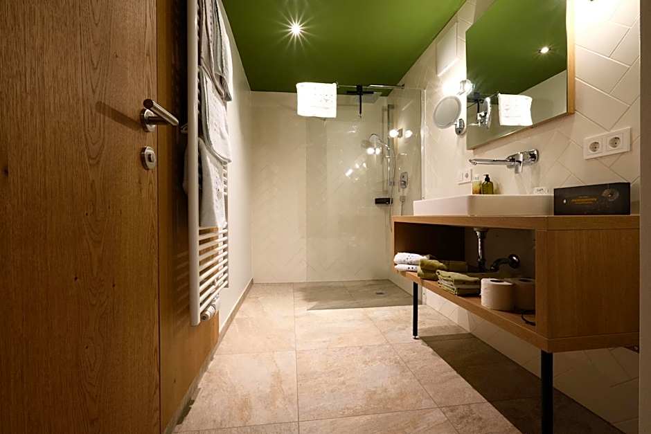 SeeHotel & SeeApartments Kärntnerhof- direkt am See!