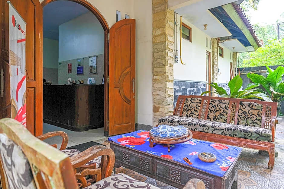 RedDoorz near Museum Gunung Merapi