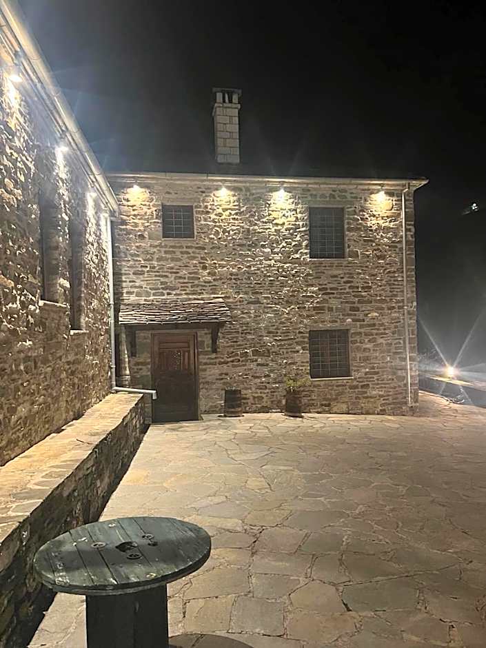 Ikojenia Traditional Lodge