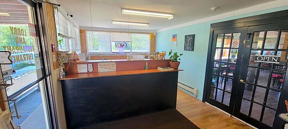 North Shore Wayside Inn