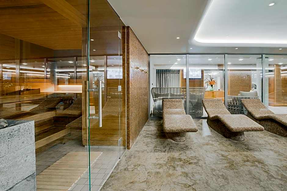 Grand Poet Hotel and SPA by Semarah
