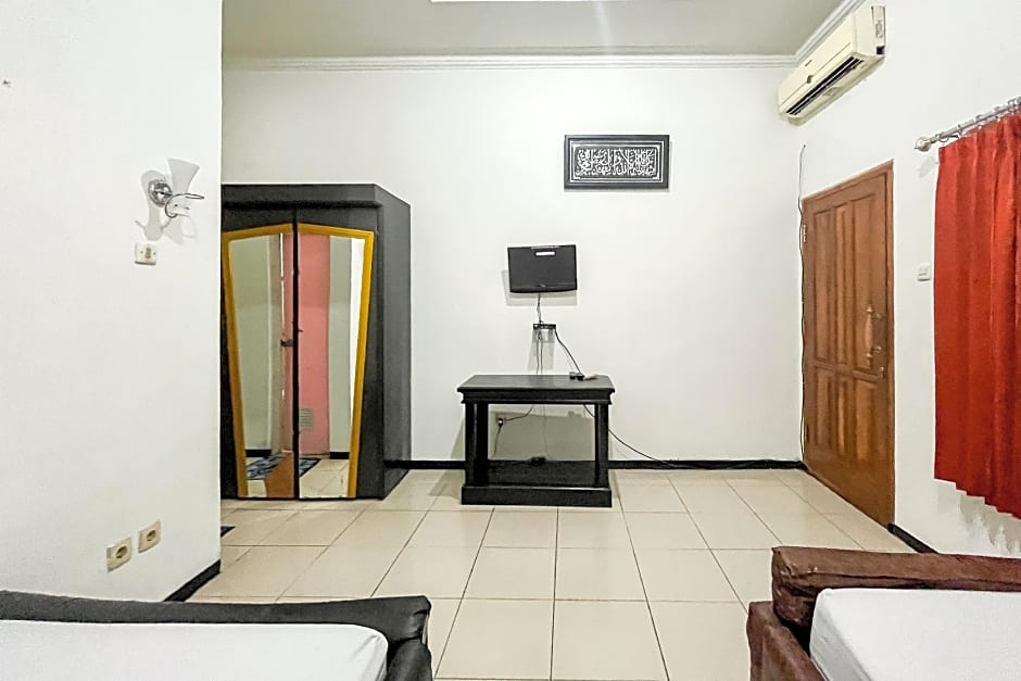 RedDoorz Syariah @ Santana Stasiun Kepanjen