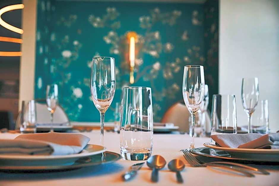 The Draftsman, Autograph Collection by Marriott