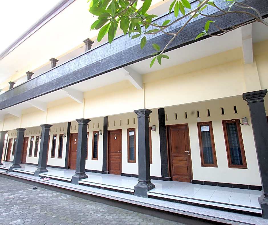 OYO Life 93155 Wisma Sarah