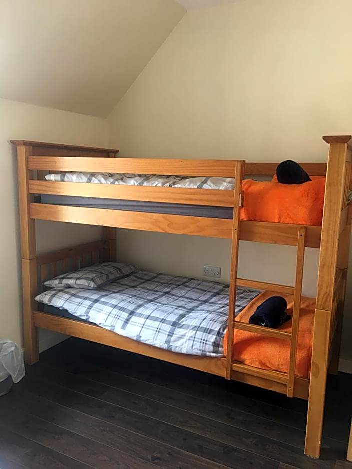 1 Lochness Rooms&Hostel