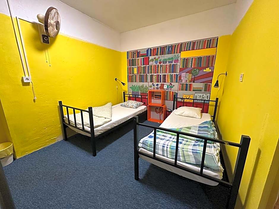 Baroque Hostel & Coworking