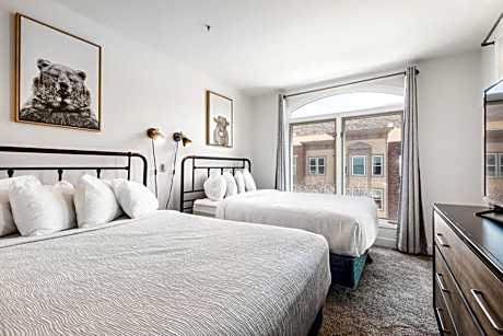 2 Bedroom Condominium with Spa #210