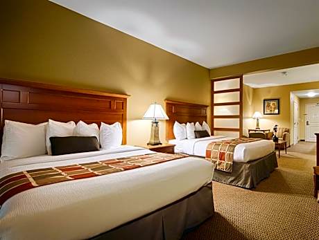 Queen Suite with Sofa Bed