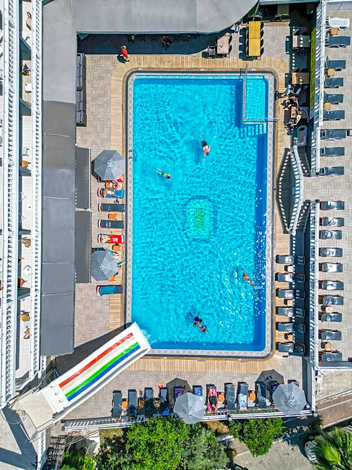 Mustis Royal Plaza Hotel