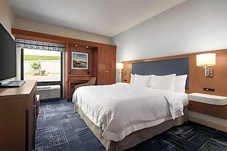 1 King Bed Nonsmoking