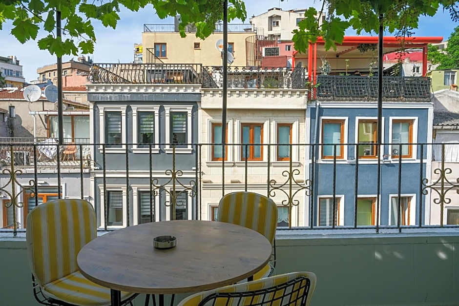 Taksim Neo Pera Suites