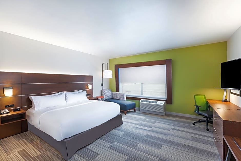 Holiday Inn Express and Suites Chanute, an IHG Hotel