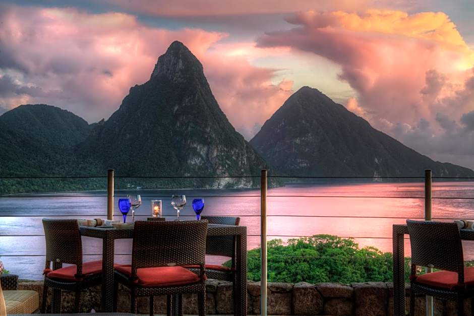 Jade Mountain Resort