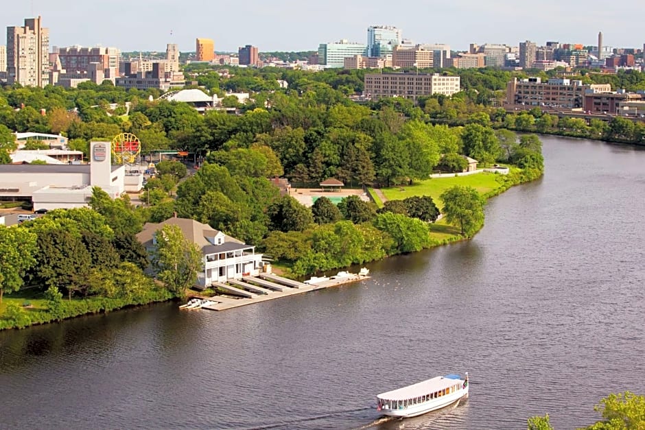 DoubleTree Suites by Hilton Hotel Boston - Cambridge