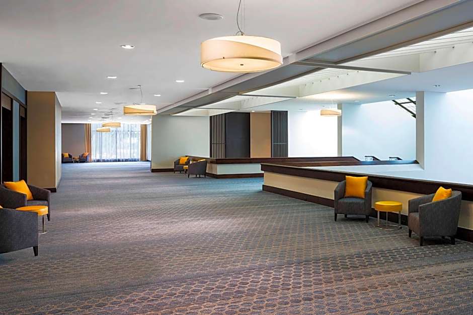 Sheraton Norfolk Waterside Hotel