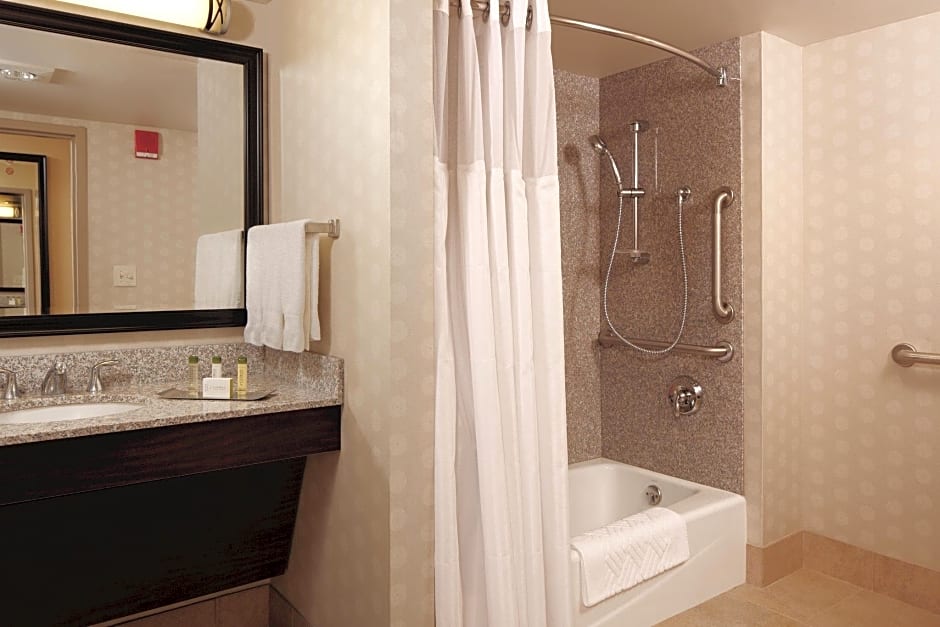 DoubleTree by Hilton Hotel Monroeville – Monroeville, PA