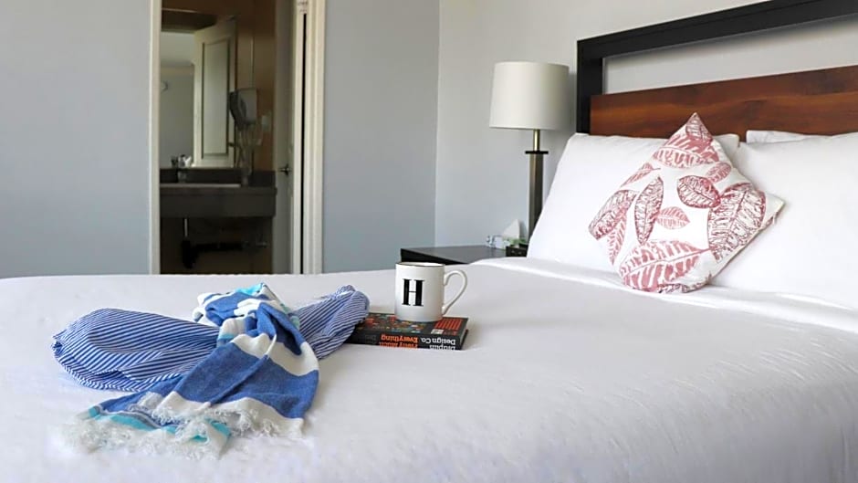 Hometel Suites