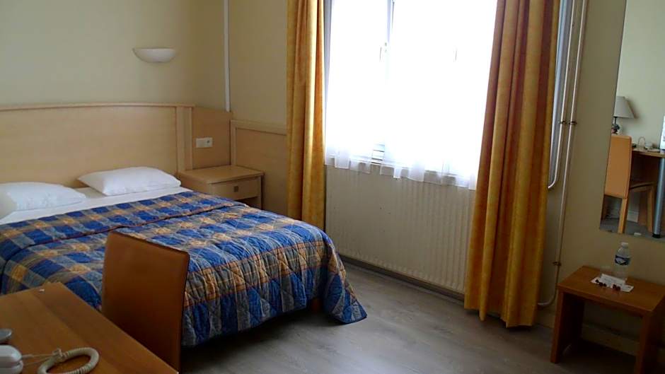Hotel De La Mer