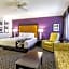 La Quinta Inn & Suites by Wyndham Cleveland - Airport North
