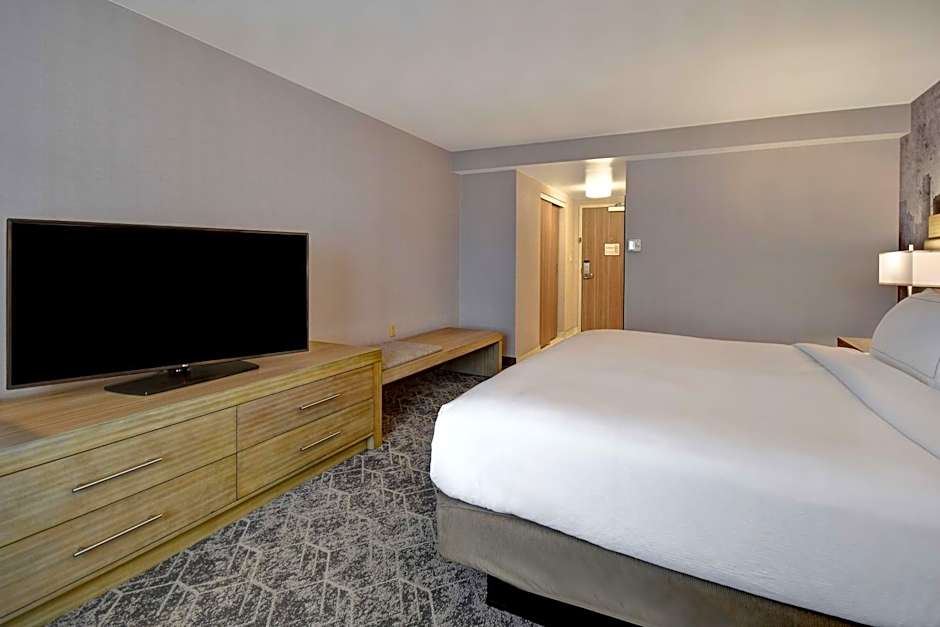 DoubleTree by Hilton St. Louis-Airport