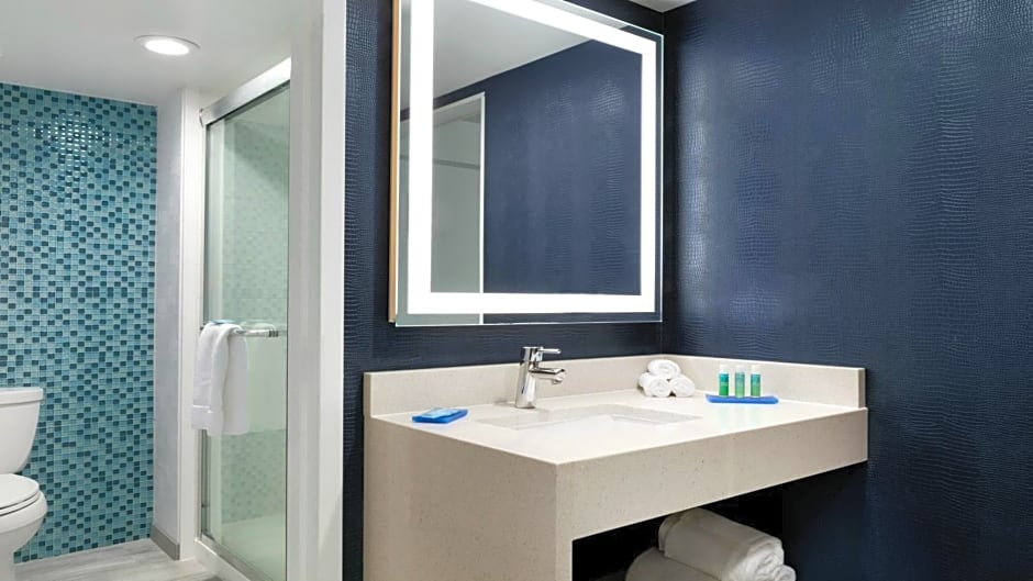 Holiday Inn Express Williamsbrg Busch Gardens Area By IHG