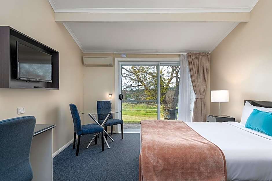Photo 1 of 1 of 1 Queen Bed Suite