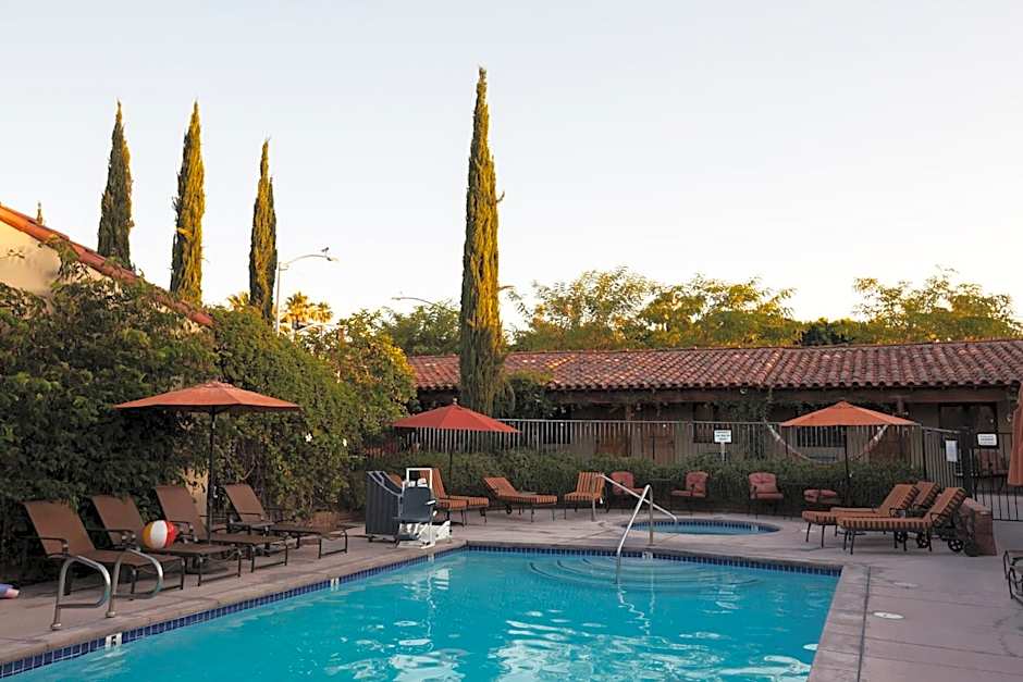 Los Arboles Hotel