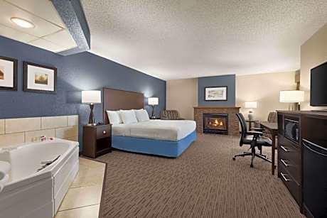 1 King Bed, Deluxe Studio Suite (Non-Smoking)