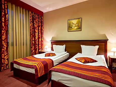 Twin Room - Pool Access