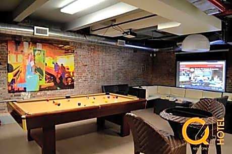 Q4 Hotel & Hostel