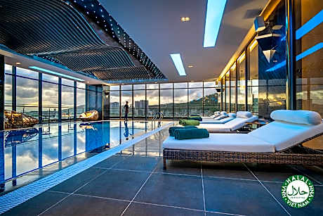 DeLaSea Ha Long Hotel - Modern Bayview Escape