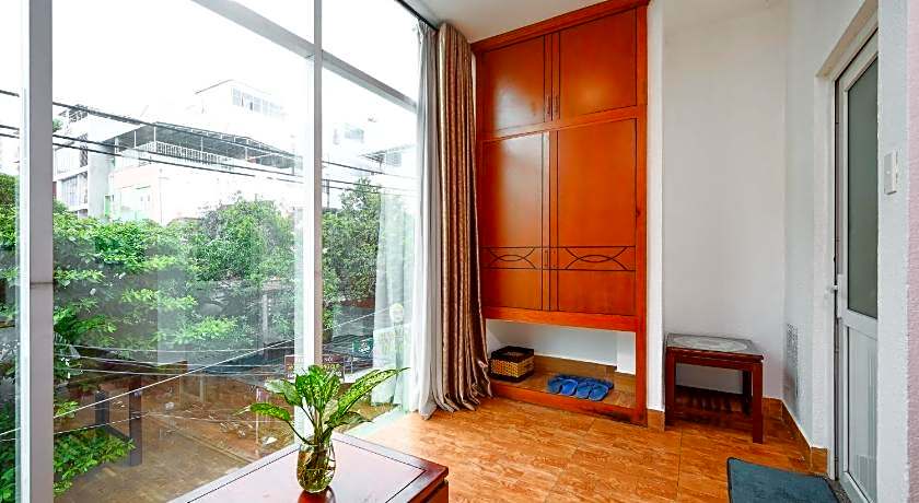 Queen Hotel Saigon Airport