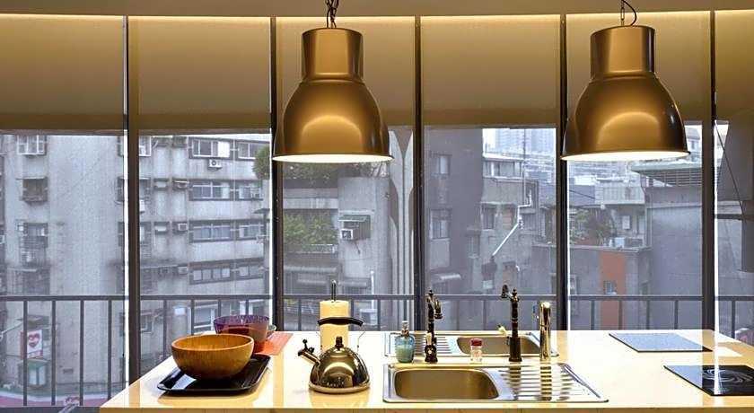 Amici Hotel Six Star Hostel