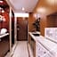 Youyou international apartment (Guangzhou Haizhu Plaza subway station private finance store)