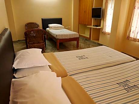 Comfort Triple Room