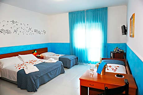 Quadruple Room with Sea View