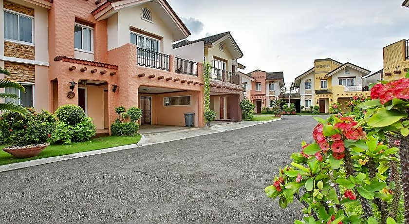 Crown Regency Suites Mactan