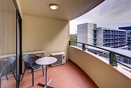 One-Bedroom Apartment with Spa Bath and Balcony