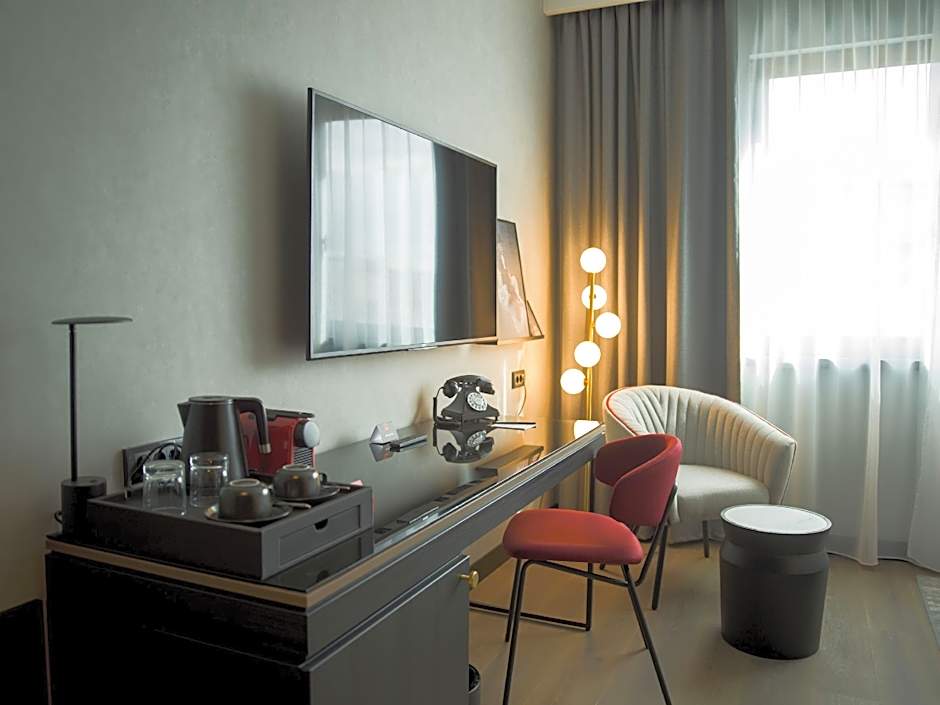 Photo 1 of 5 of Suite