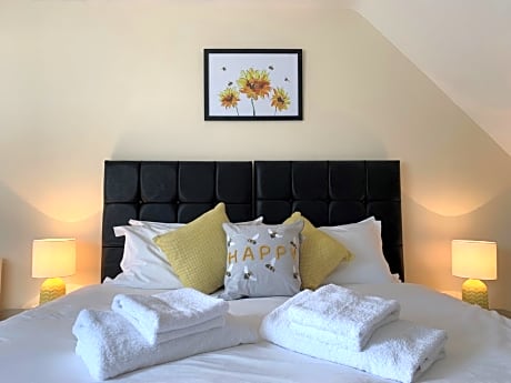 Family Room (2 Adults + 1 Child)