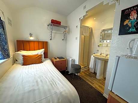 Single Room with Private Bathroom