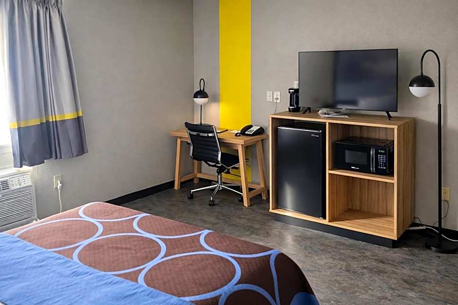 Super 8 by Wyndham Lewiston