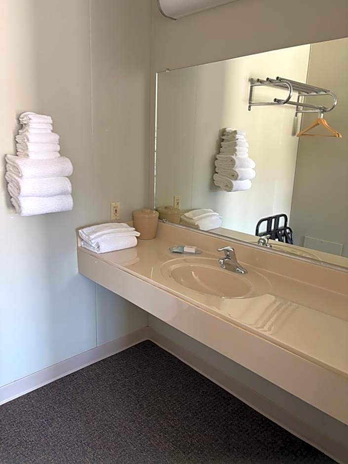 Boarders Inn & Suites by Cobblestone Hotels - Broken Bow