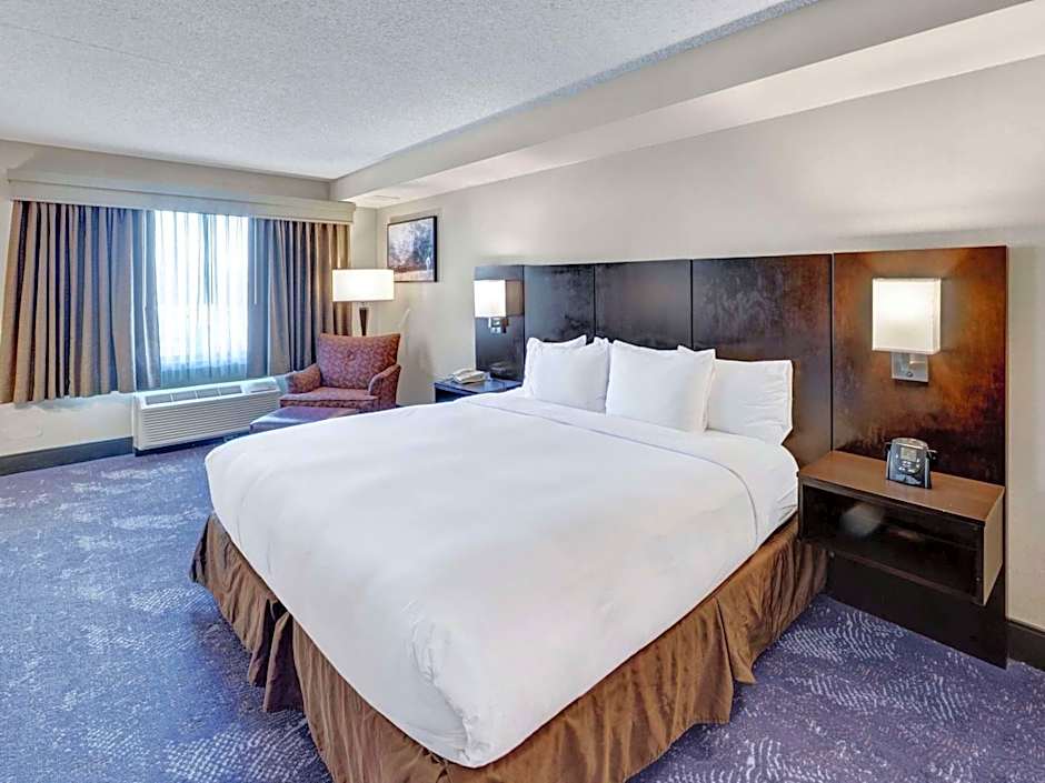 DoubleTree By Hilton Wichita Airport
