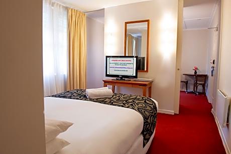 Deluxe Suite with Spa Bath