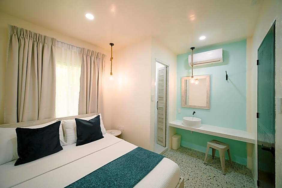 Photo 1 of 5 of Deluxe 1 Queen Bed