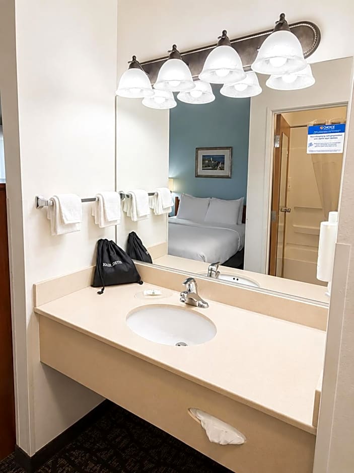 Quality Inn & Suites Sequim at Olympic National Park