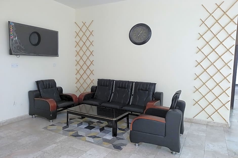 OYO 147 Babylon Furnished Apartment
